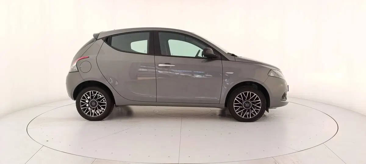 Lancia Ypsilon usata a Treviso (7)