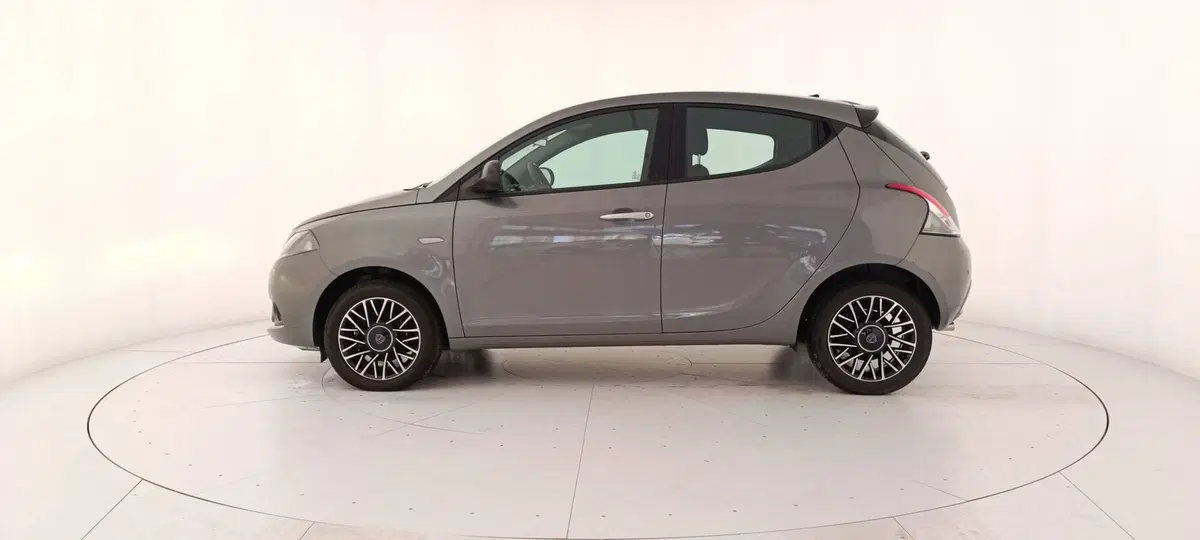 Lancia Ypsilon usata a Treviso (8)