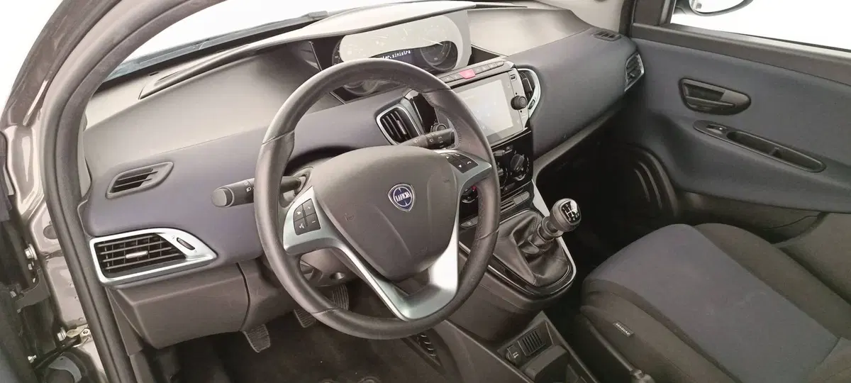 Lancia Ypsilon usata a Treviso (9)
