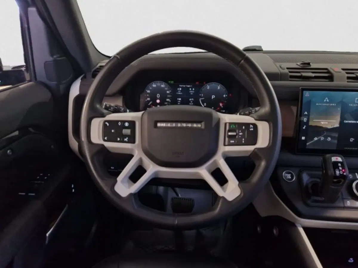 Land Rover Defender usata a Livorno (17)