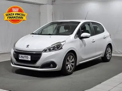Peugeot 208 HDi 68 CV 5 porte Active del 2015 usata a Montagna in Valtellina