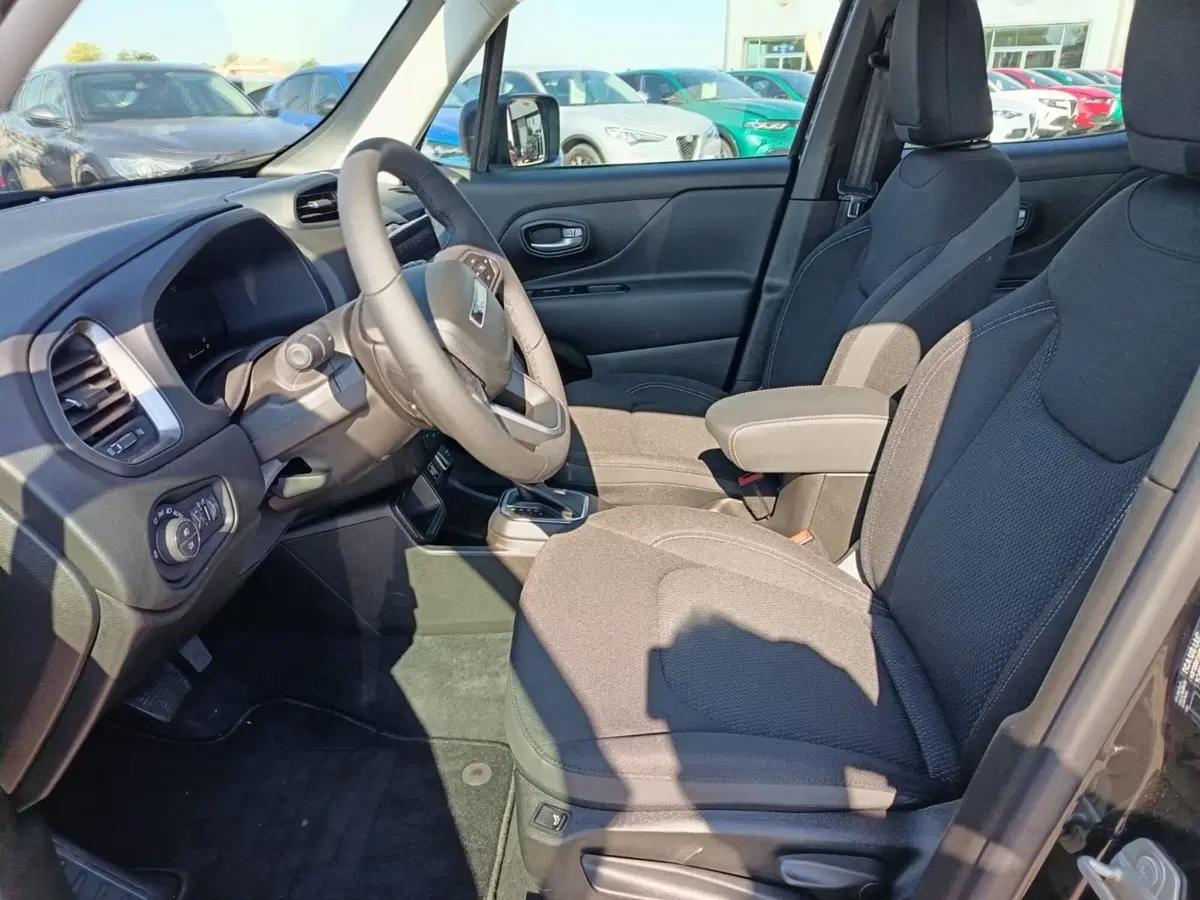 Jeep Renegade nuova a Alessandria (14)