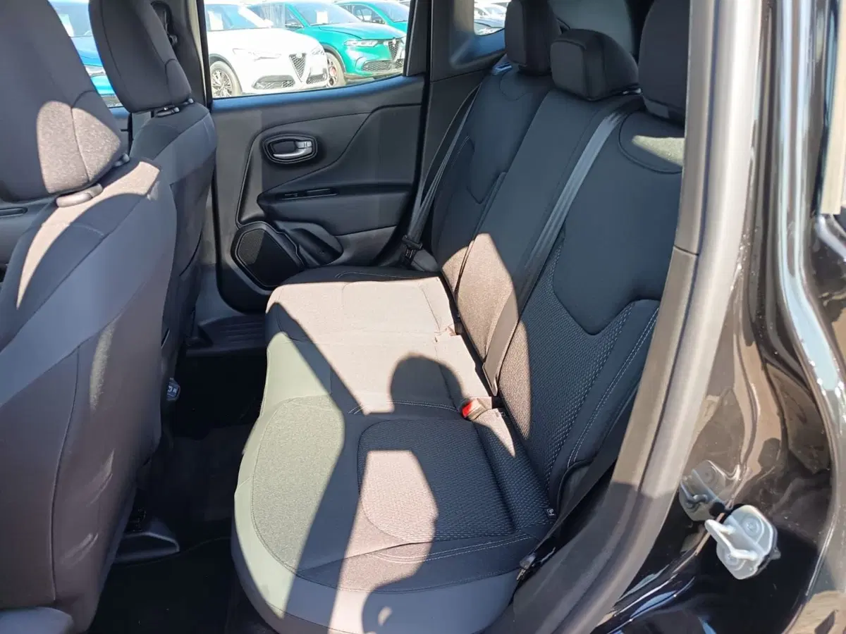 Jeep Renegade nuova a Alessandria (15)
