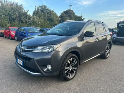 Toyota Rav4 D-4D 4WD Lounge del 2015 usata a Piacenza
