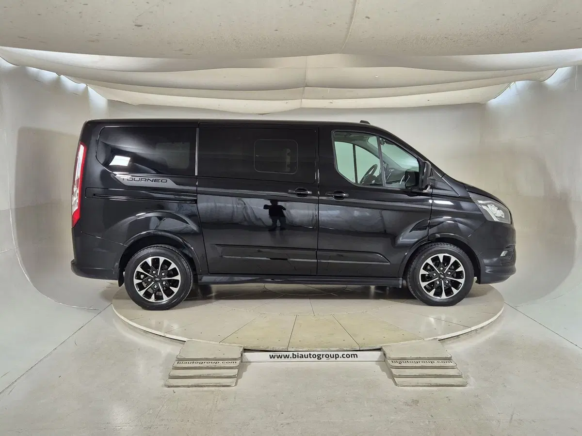 Ford Tourneo Custom usata a Torino (5)