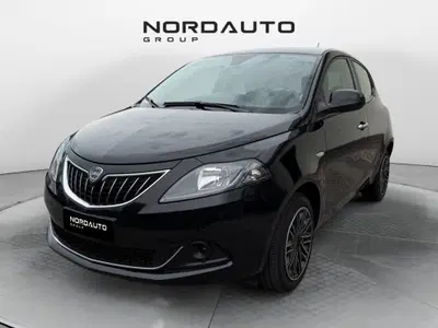 Lancia Ypsilon 1.0 FireFly 5 porte S&S Hybrid Silver Plus del 2023 usata a Sedico