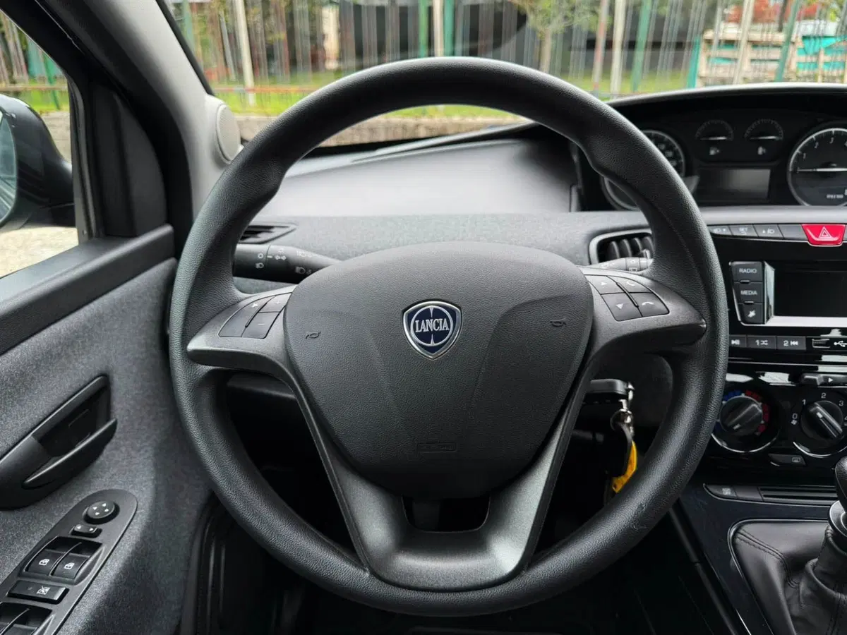 Lancia Ypsilon usata a Belluno (11)