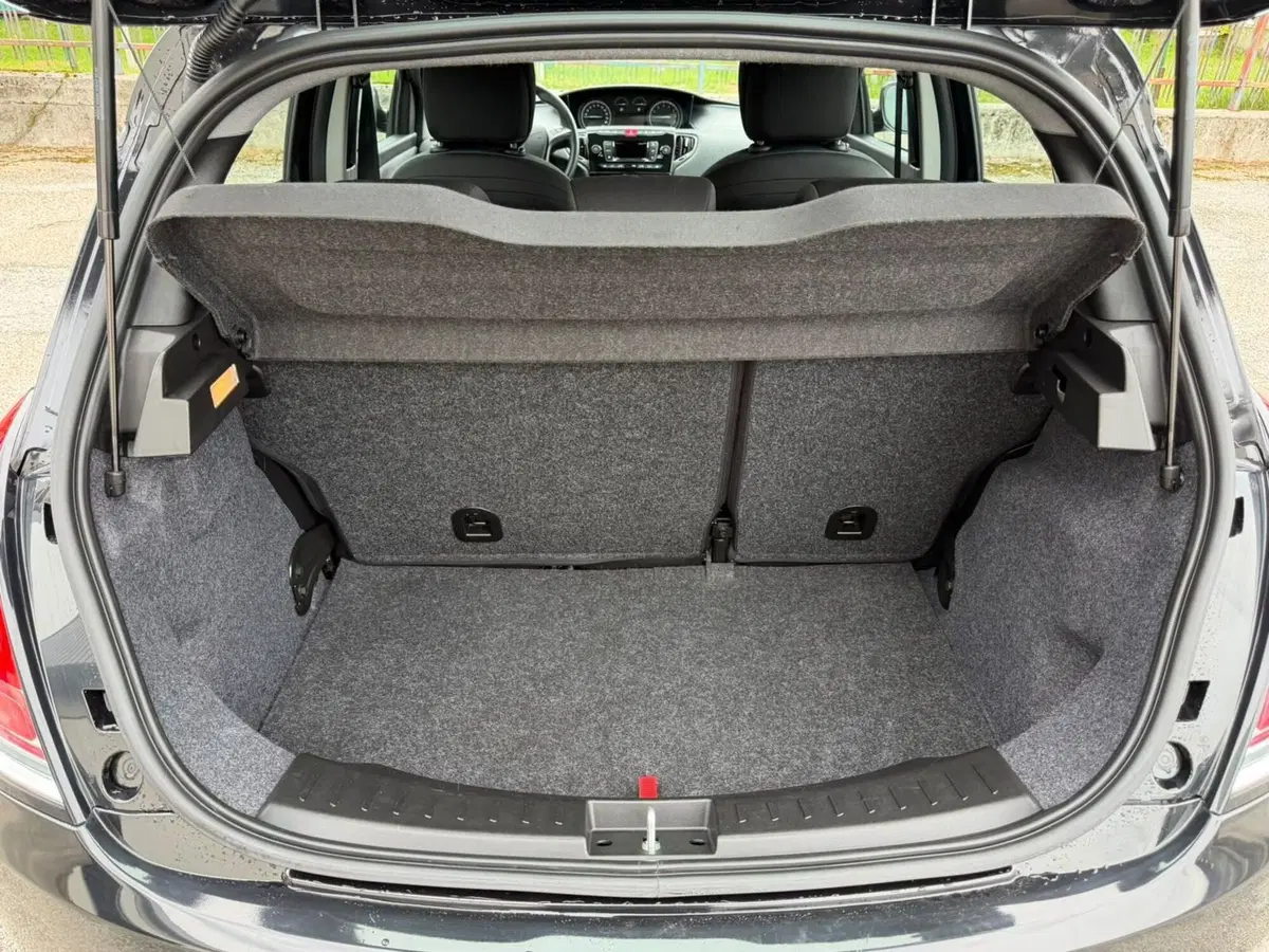 Lancia Ypsilon usata a Belluno (13)