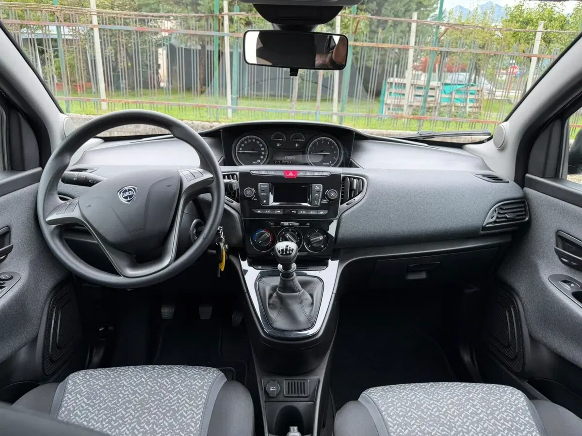 Lancia Ypsilon usata a Belluno (7)