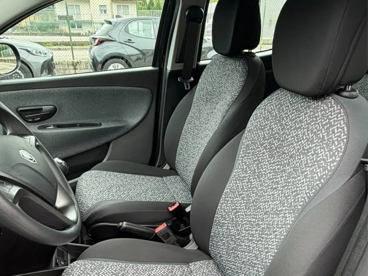 Lancia Ypsilon usata a Belluno (8)