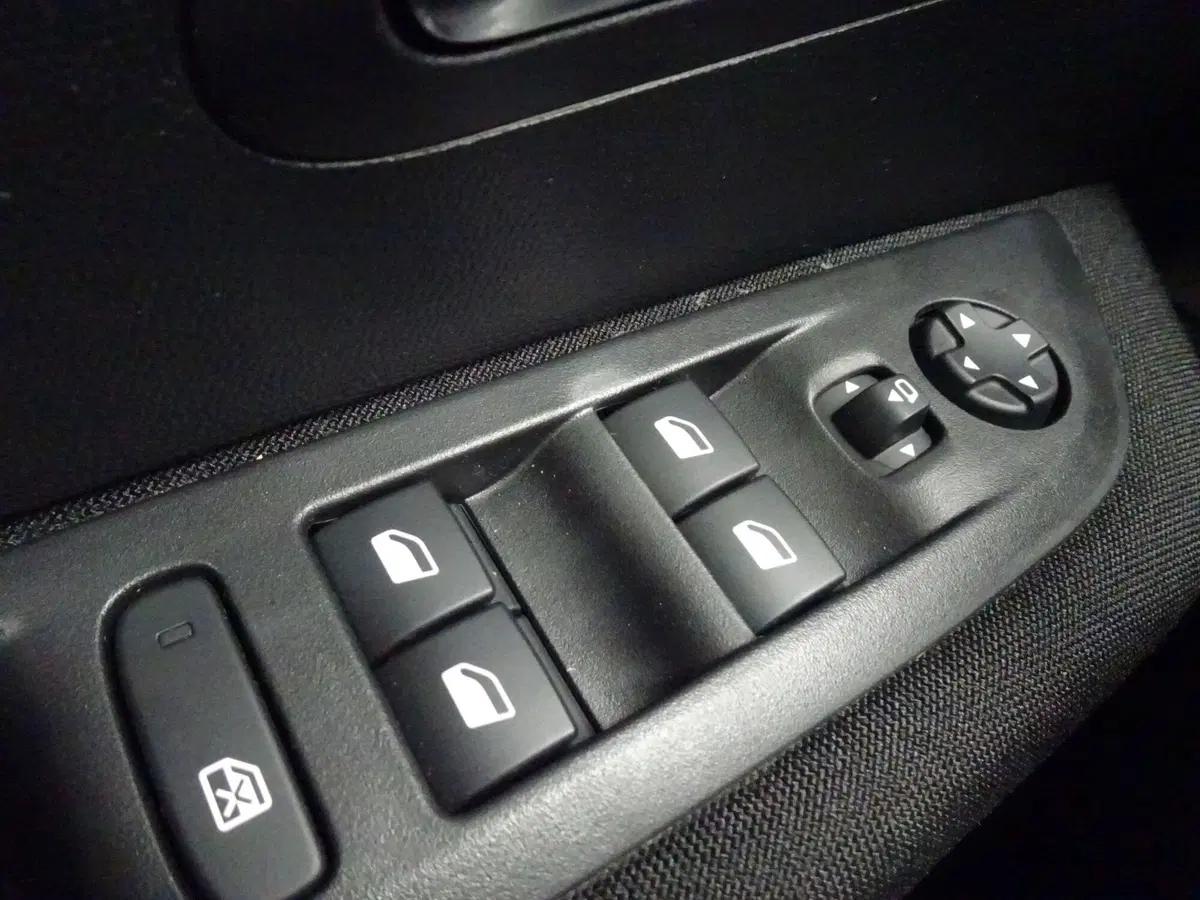 Peugeot 208 usata a Treviso (14)