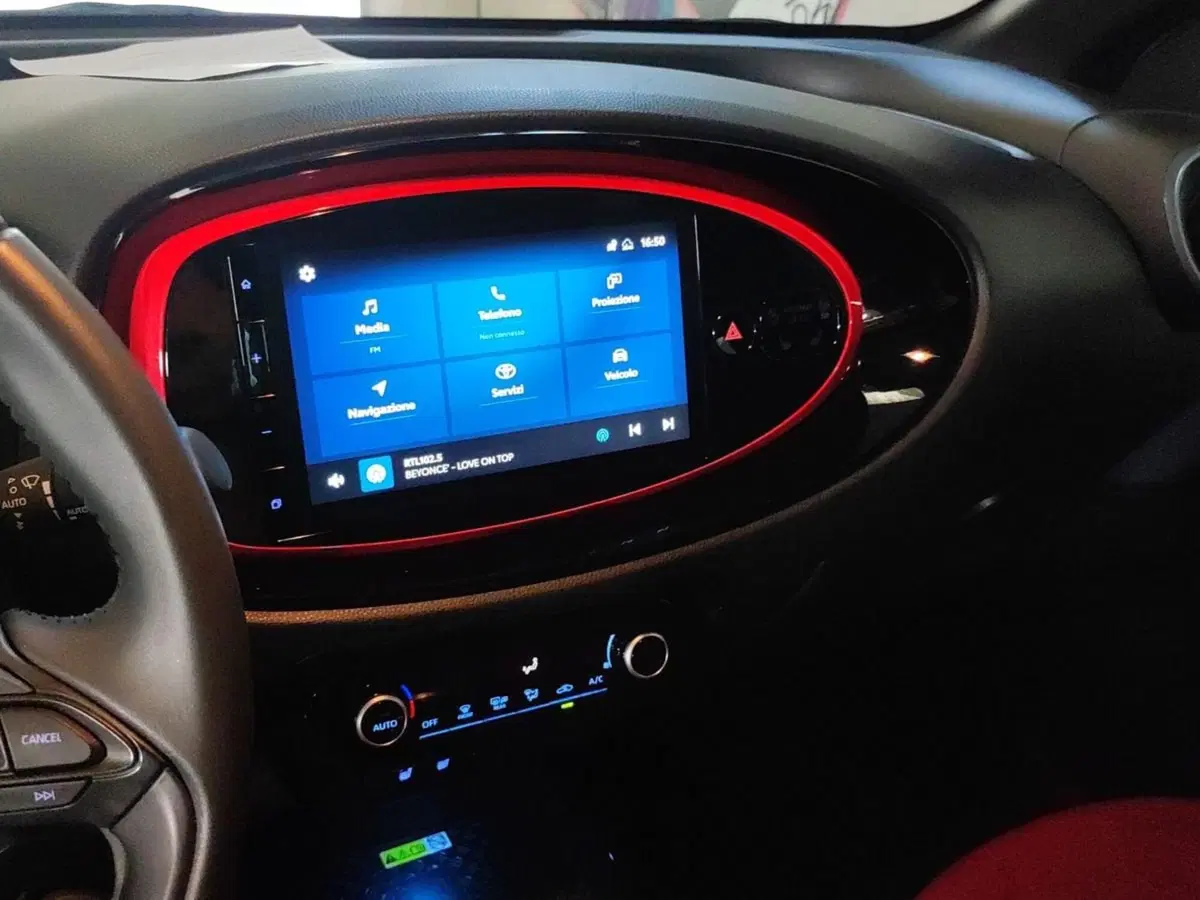 Toyota Aygo X usata a Milano (10)