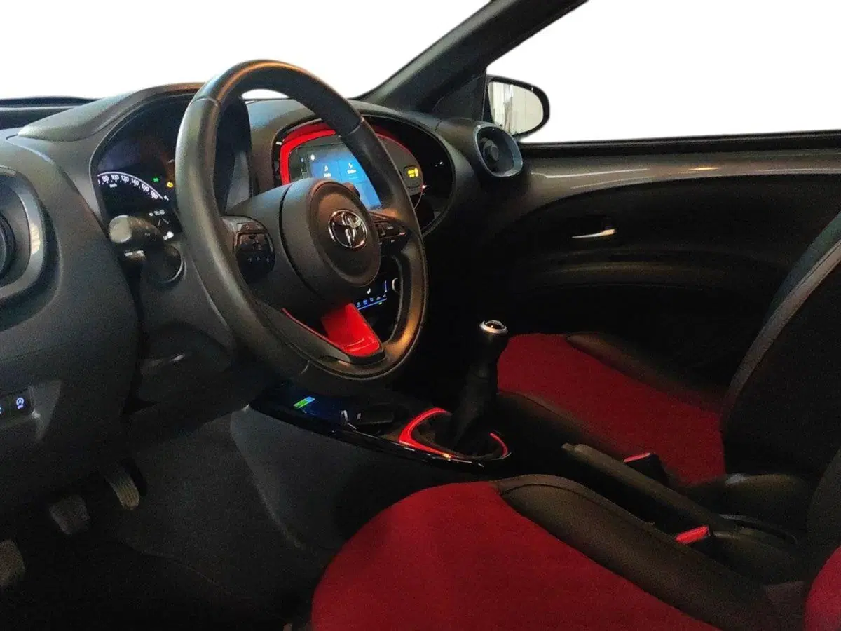 Toyota Aygo X usata a Milano (7)
