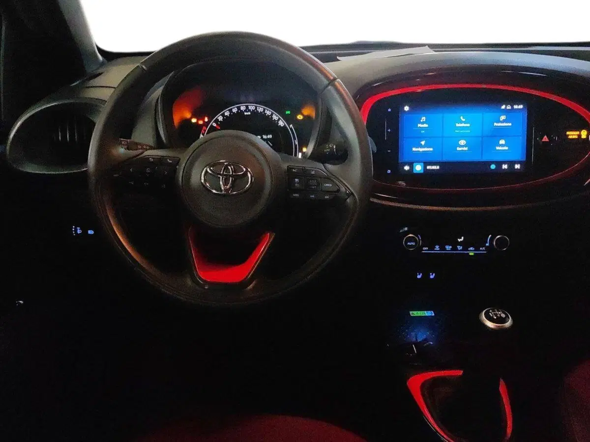 Toyota Aygo X usata a Milano (8)