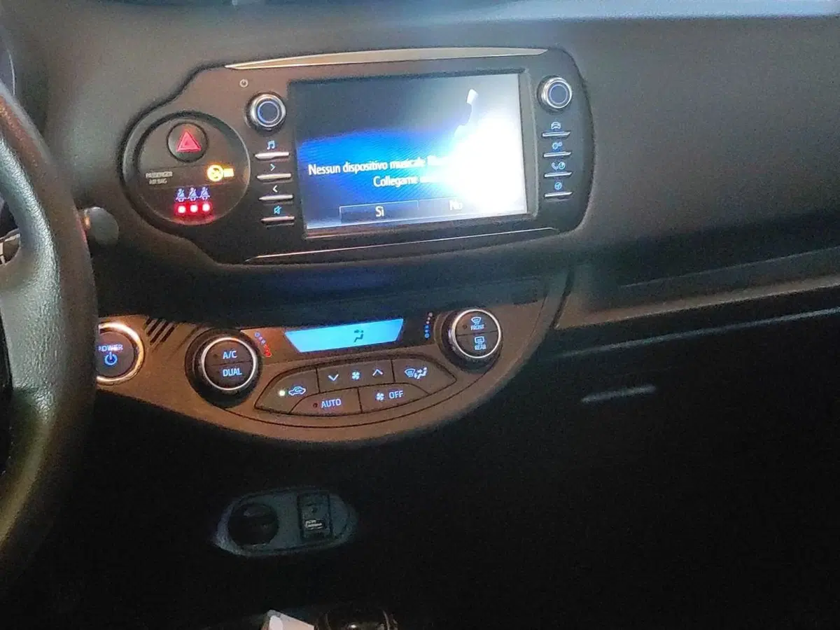 Toyota Yaris usata a Milano (11)