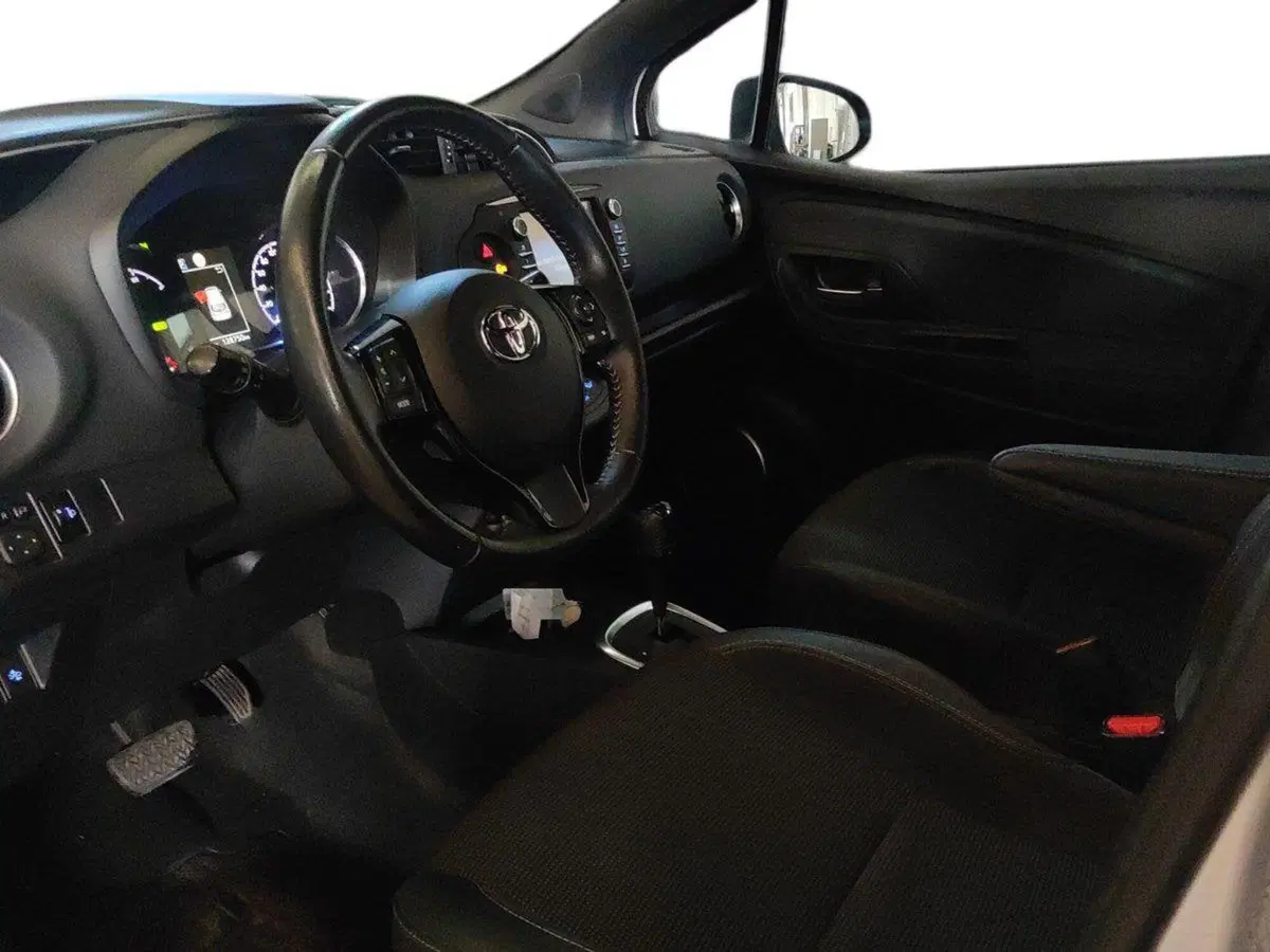 Toyota Yaris usata a Milano (8)
