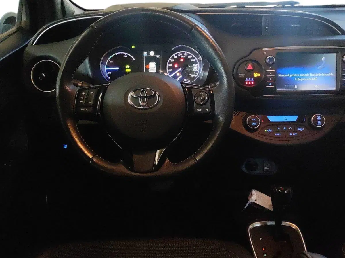 Toyota Yaris usata a Milano (9)