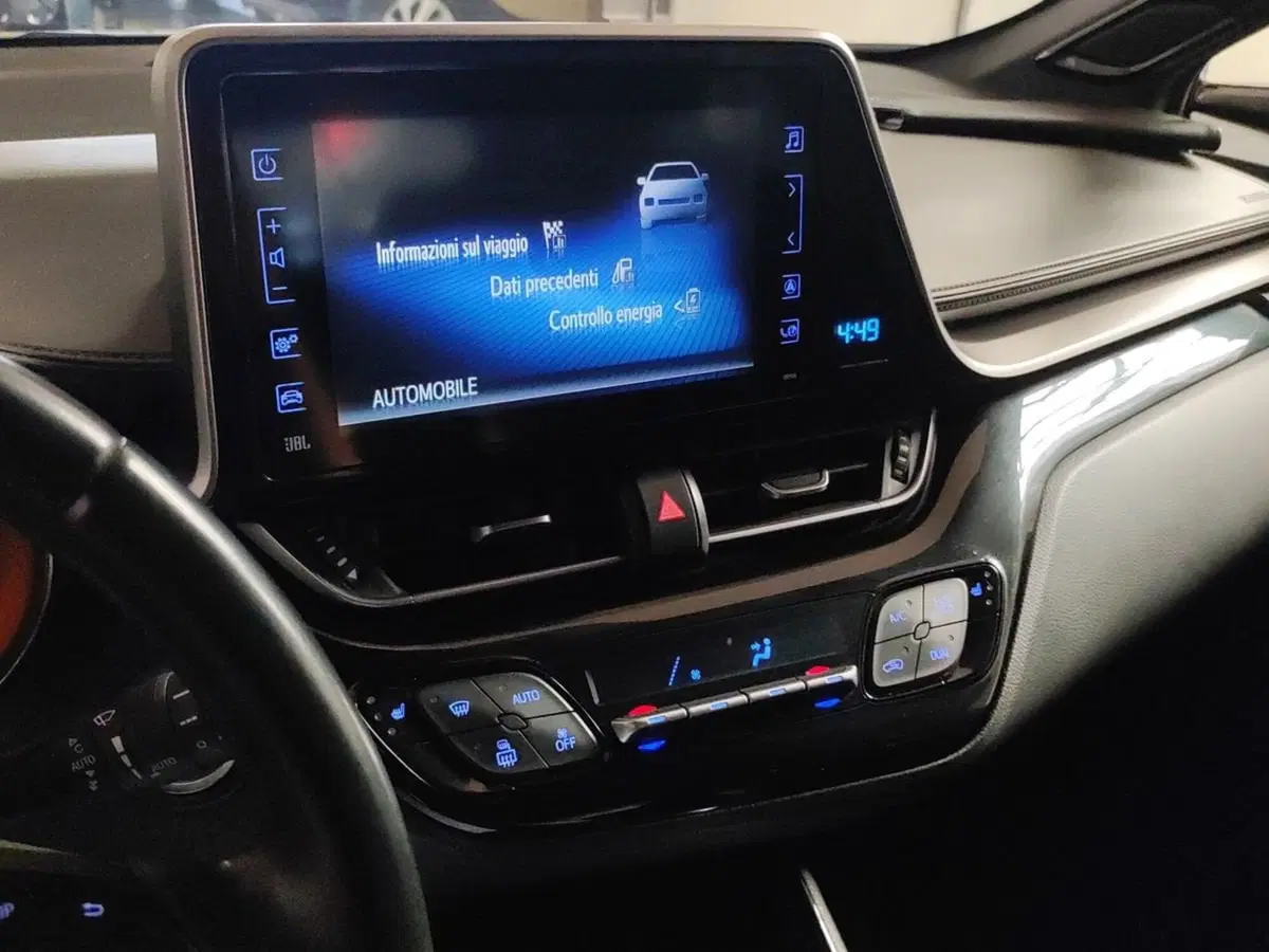 Toyota Toyota C-HR usata a Milano (11)