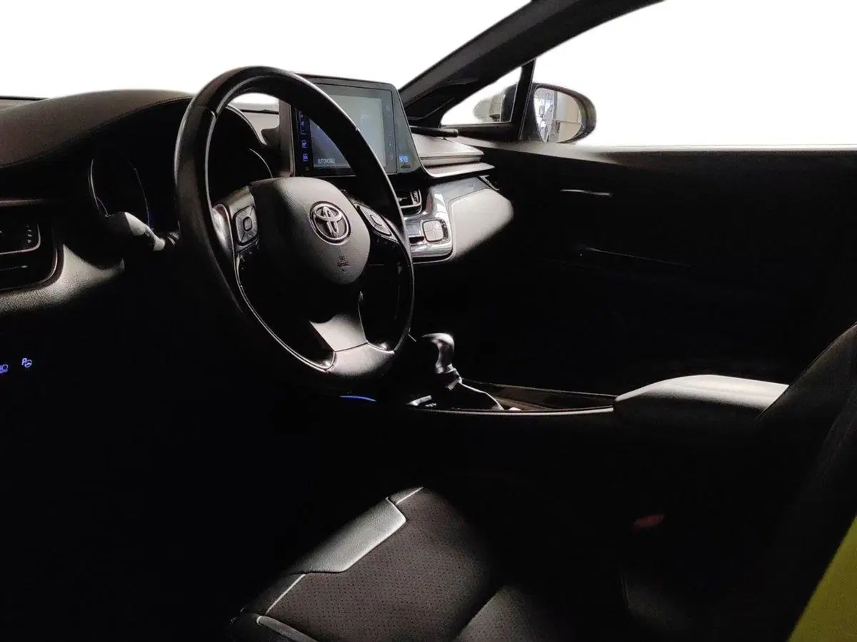 Toyota Toyota C-HR usata a Milano (8)