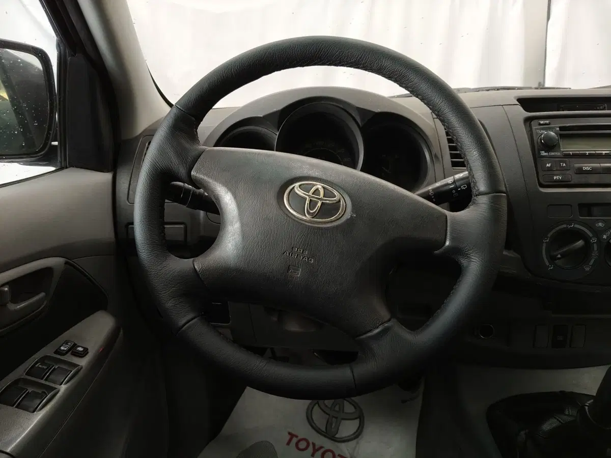 Toyota Hilux usata a Roma (10)