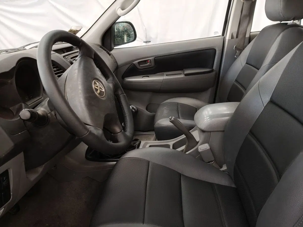 Toyota Hilux usata a Roma (13)