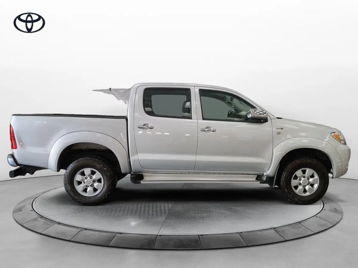 Toyota Hilux usata a Roma (16)