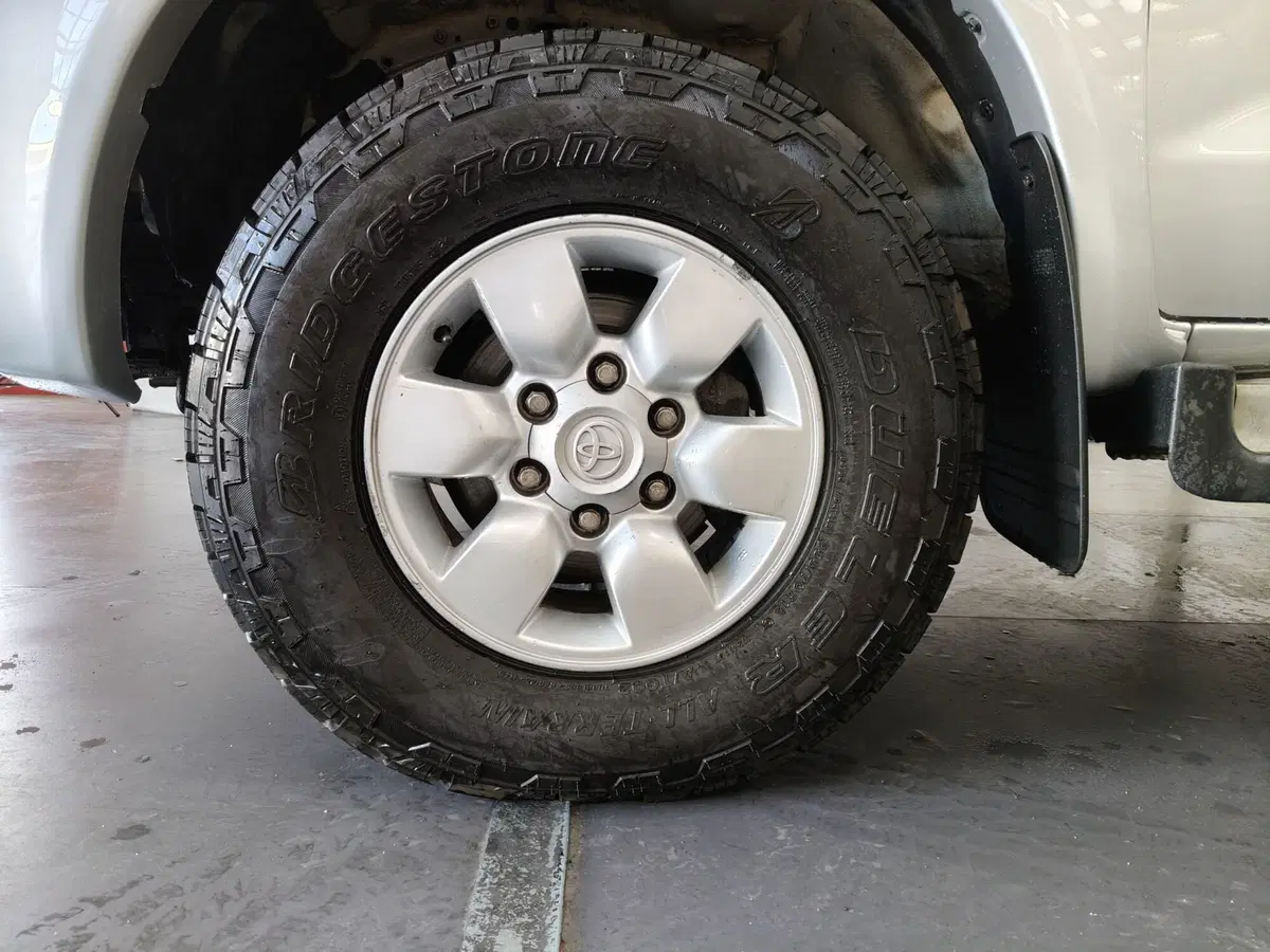 Toyota Hilux usata a Roma (17)