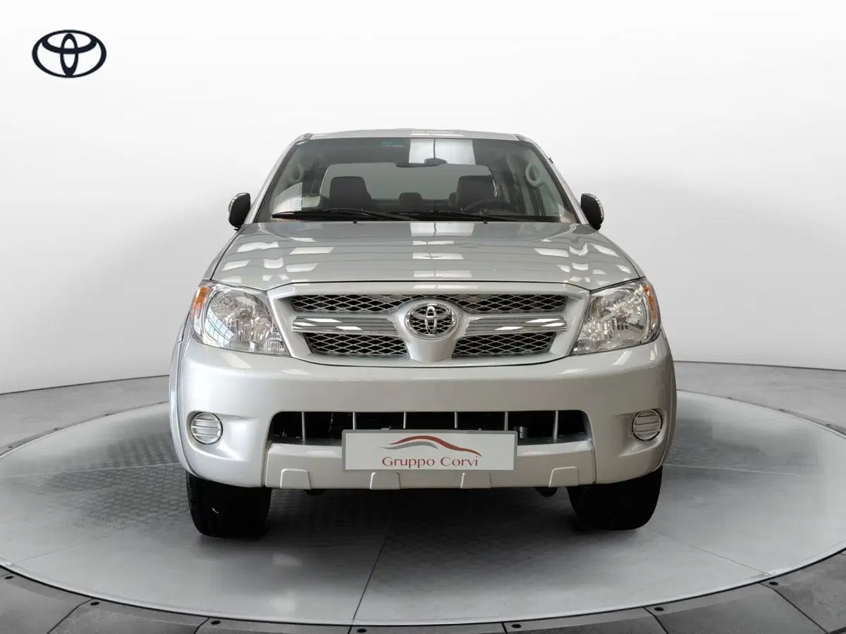 Toyota Hilux usata a Roma (4)