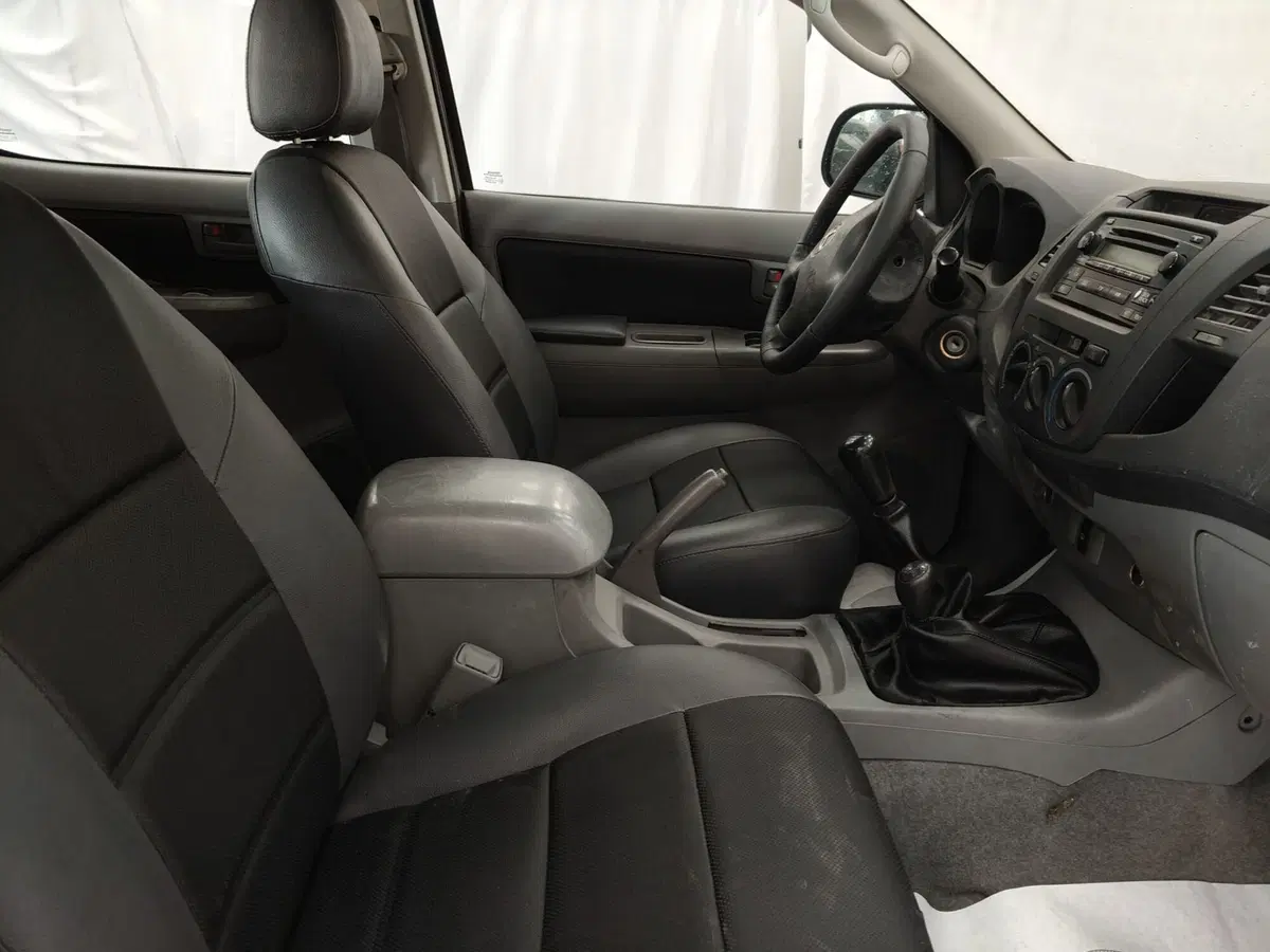 Toyota Hilux usata a Roma (5)