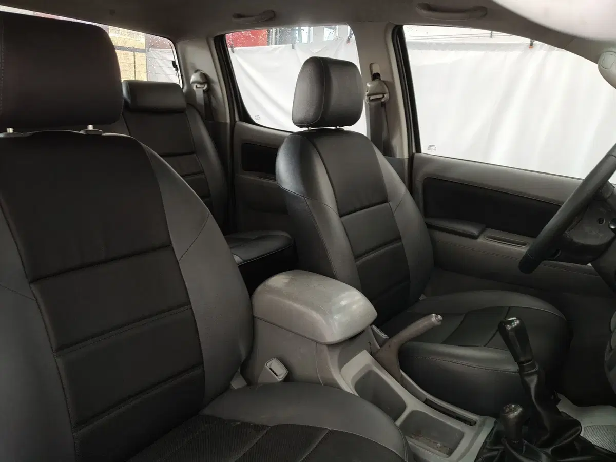 Toyota Hilux usata a Roma (6)