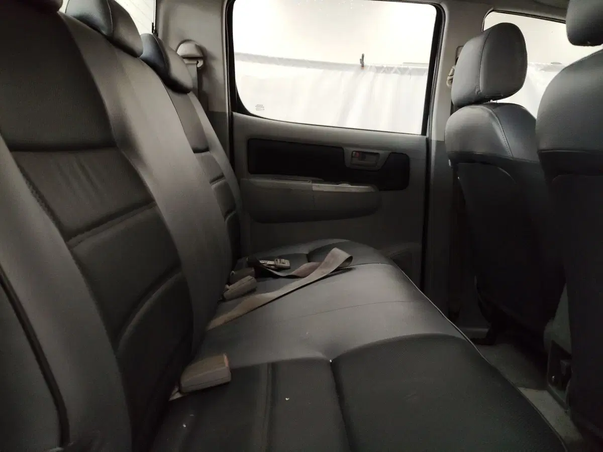 Toyota Hilux usata a Roma (7)