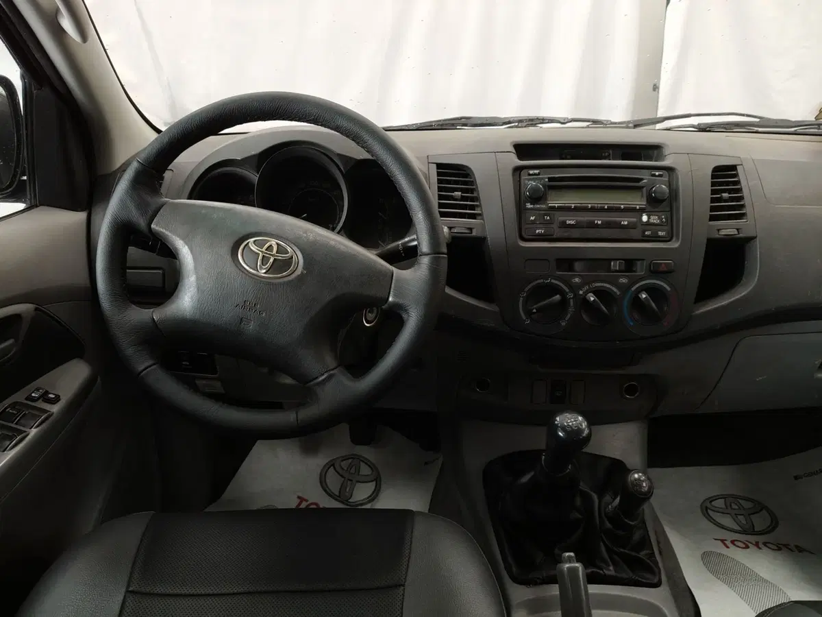 Toyota Hilux usata a Roma (9)