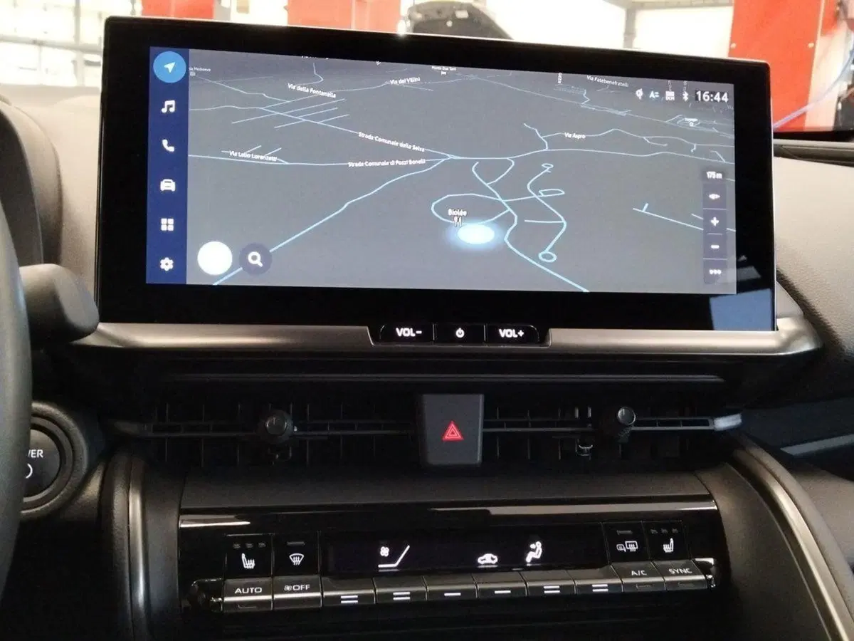 Toyota Toyota C-HR usata a Roma (9)