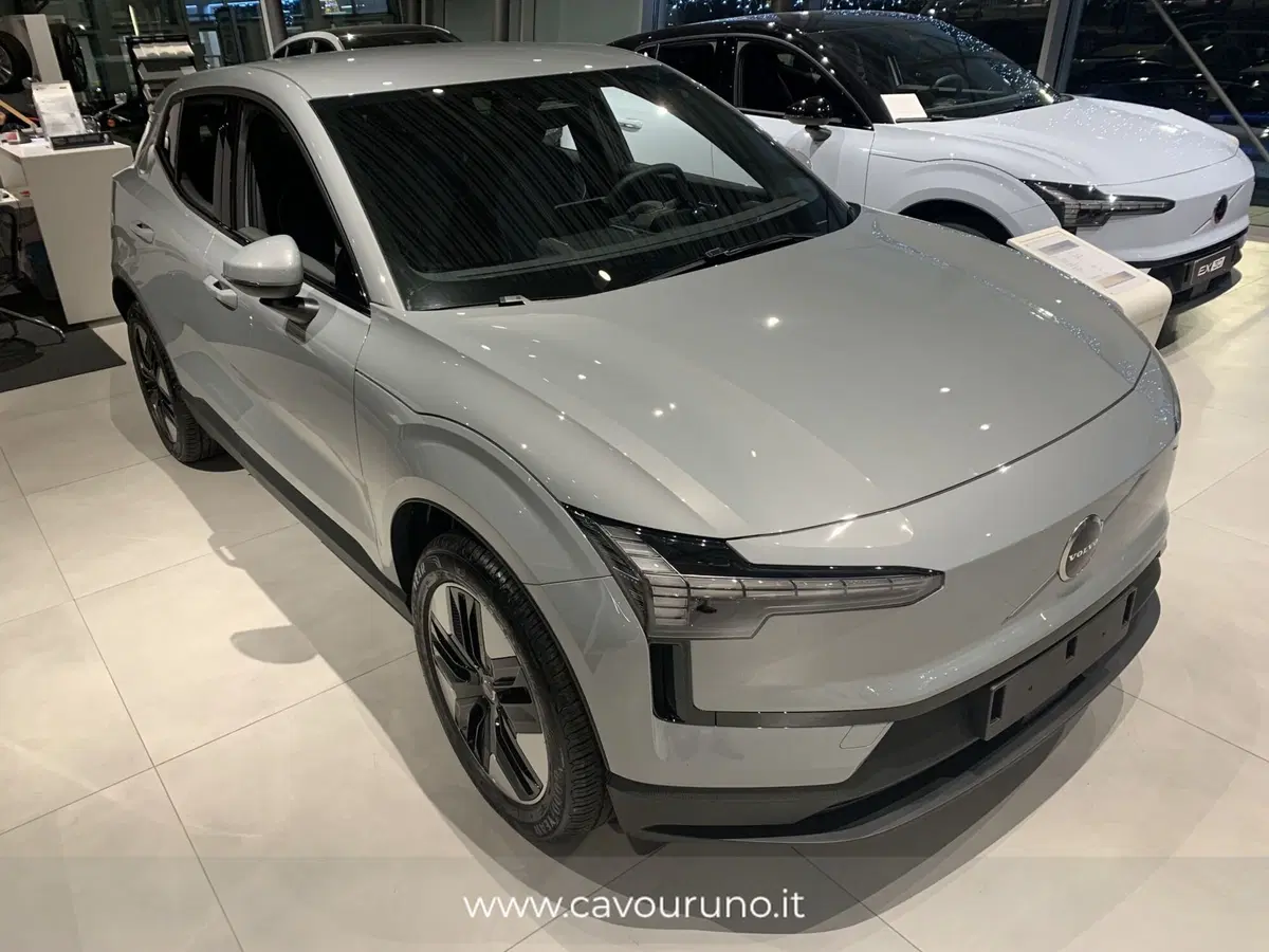 Volvo EX30 nuova a Ferrara (2)