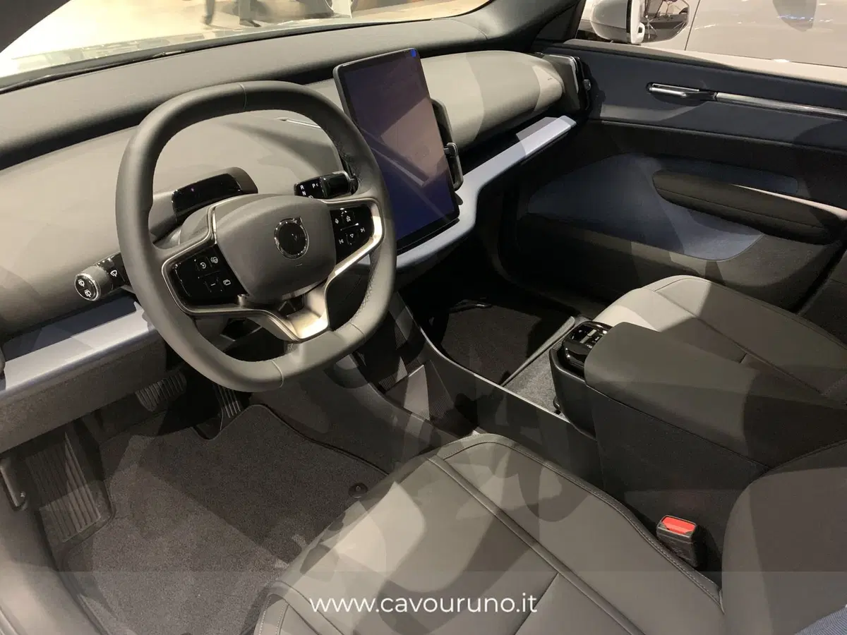 Volvo EX30 nuova a Ferrara (6)