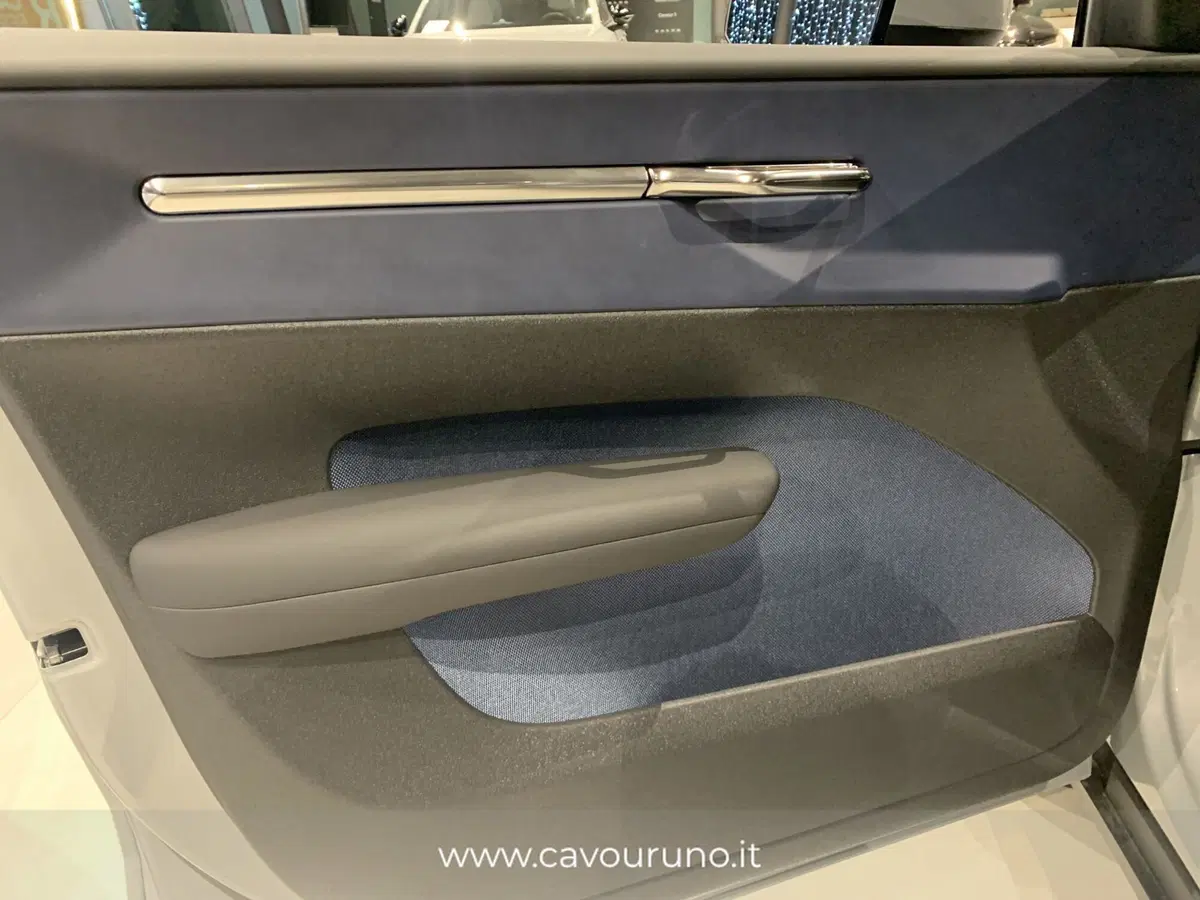 Volvo EX30 nuova a Ferrara (9)
