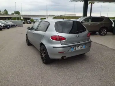 Alfa Romeo 147 1.9 JTD (115) 5 porte Distinctive del 2002 usata a Pordenone