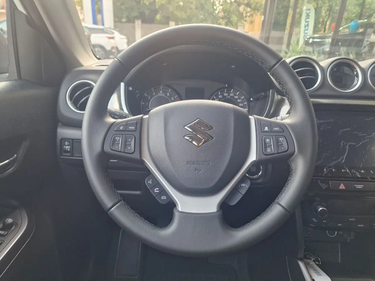 Suzuki Vitara nuova a Milano (9)