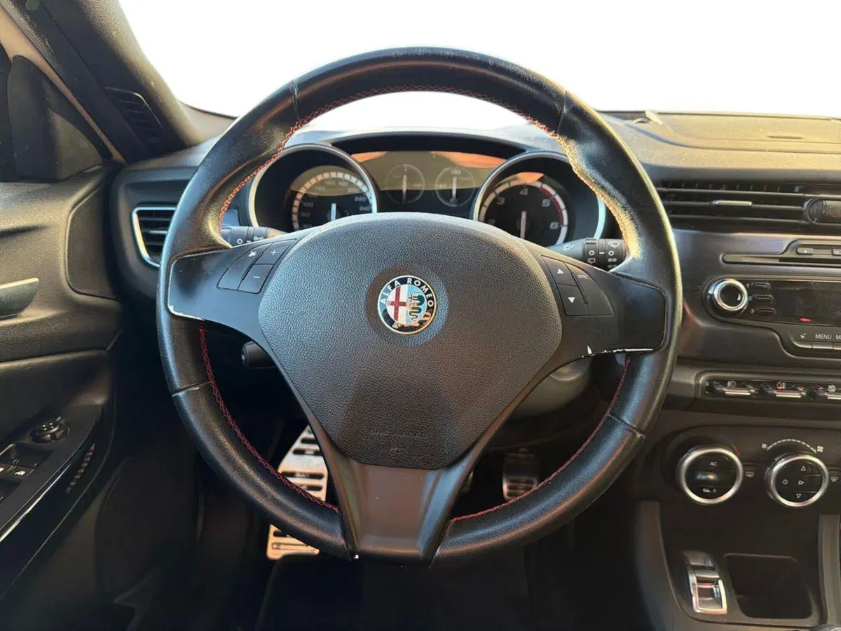 Alfa Romeo Giulietta usata a Siena (13)