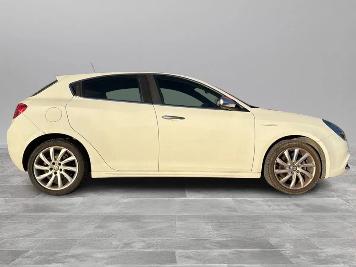 Alfa Romeo Giulietta usata a Siena (4)