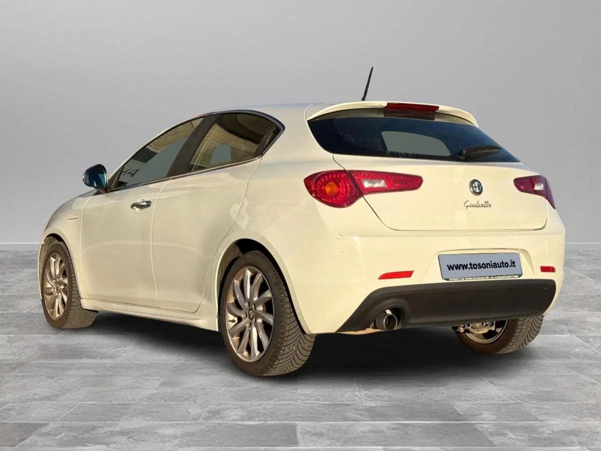 Alfa Romeo Giulietta usata a Siena (7)