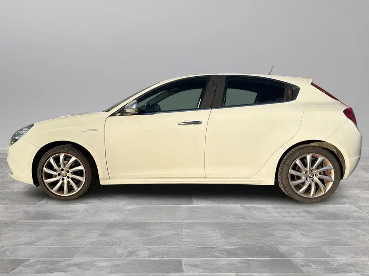 Alfa Romeo Giulietta usata a Siena (8)