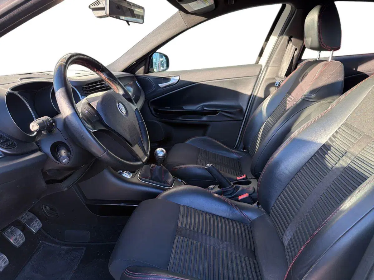 Alfa Romeo Giulietta usata a Siena (9)