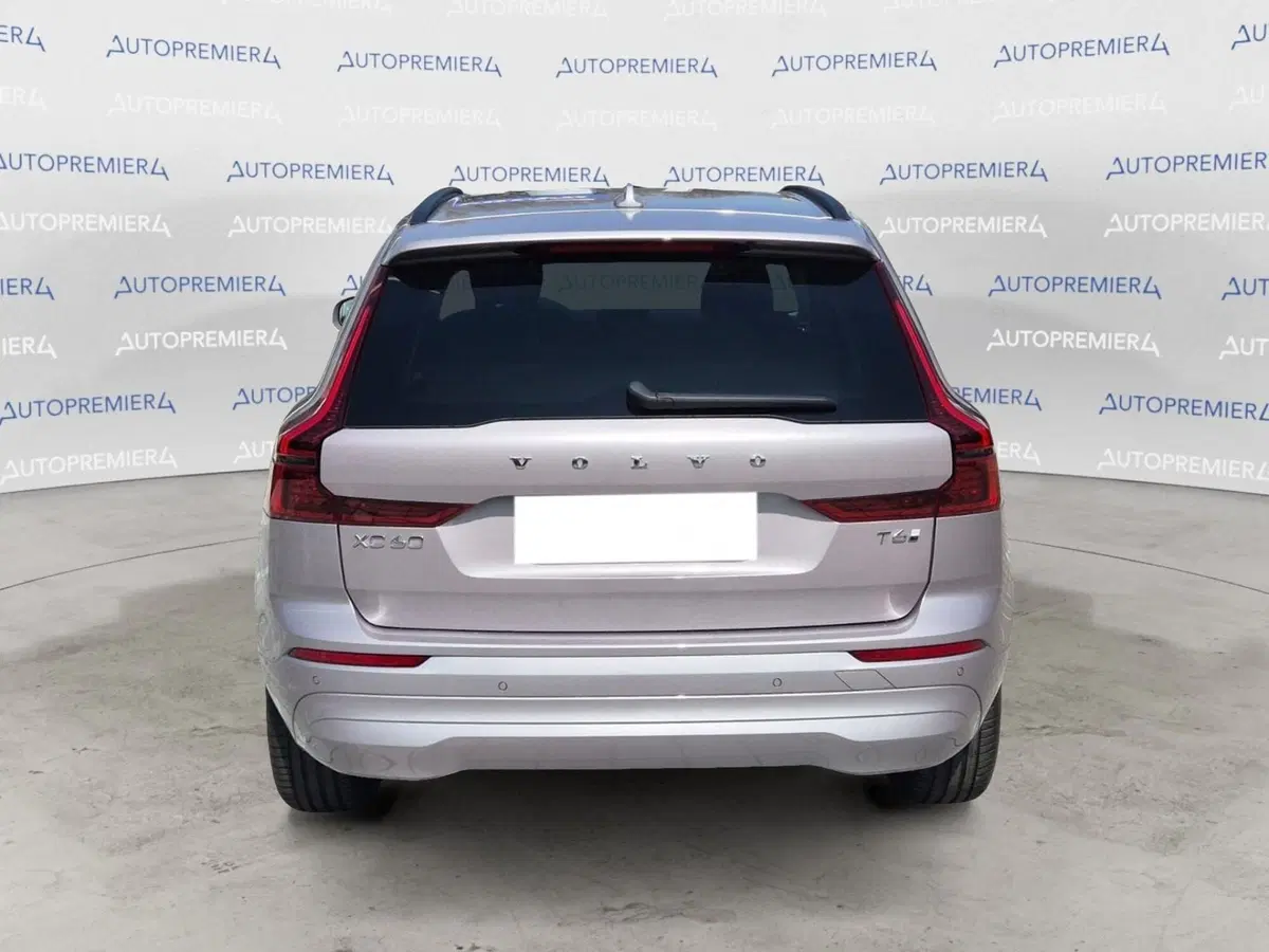 Volvo XC60 nuova a Como (5)