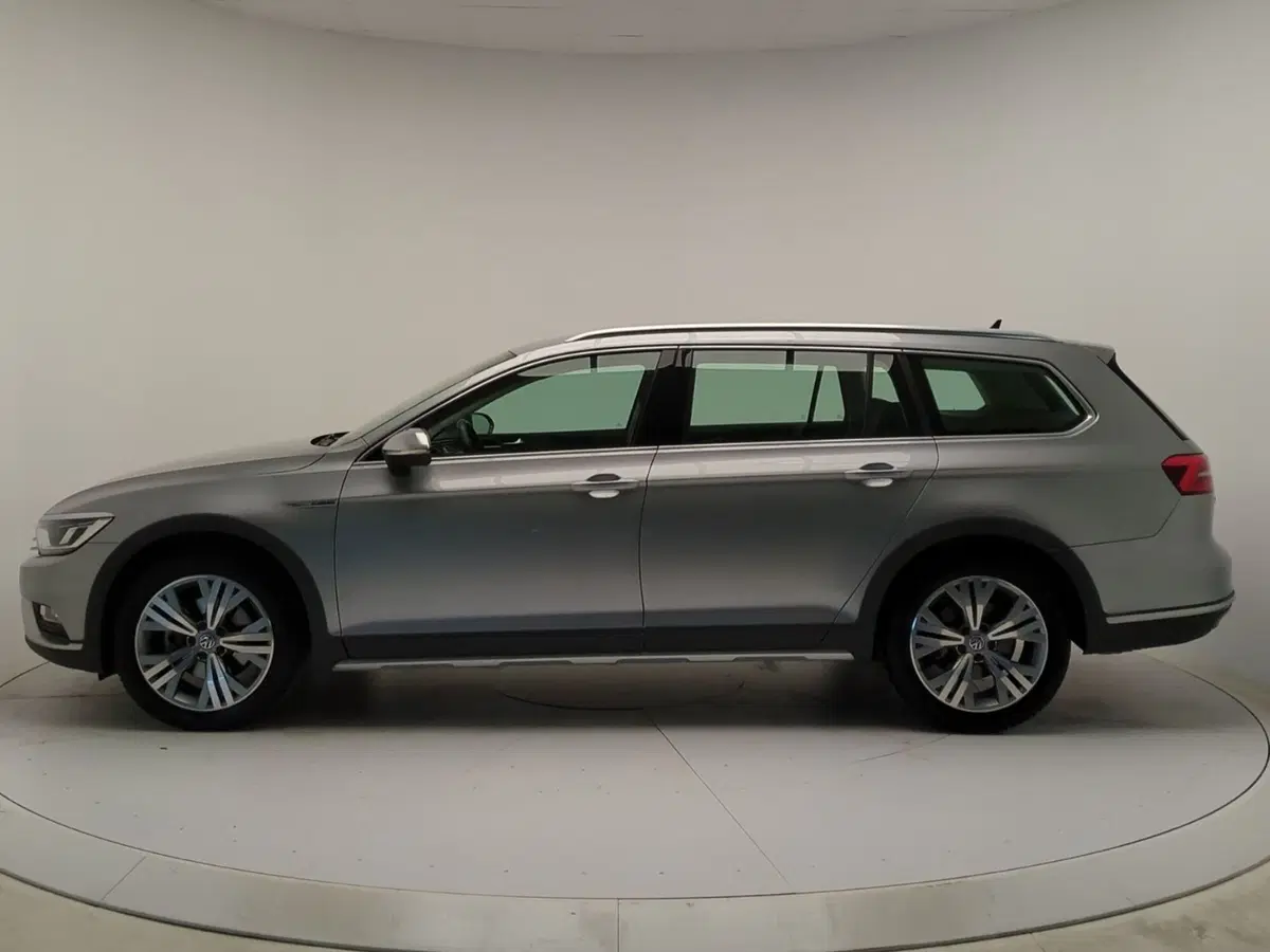 Volkswagen Passat Variant usata a Avellino (4)