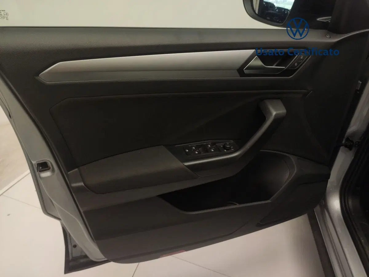 Volkswagen T-Roc usata a Avellino (12)