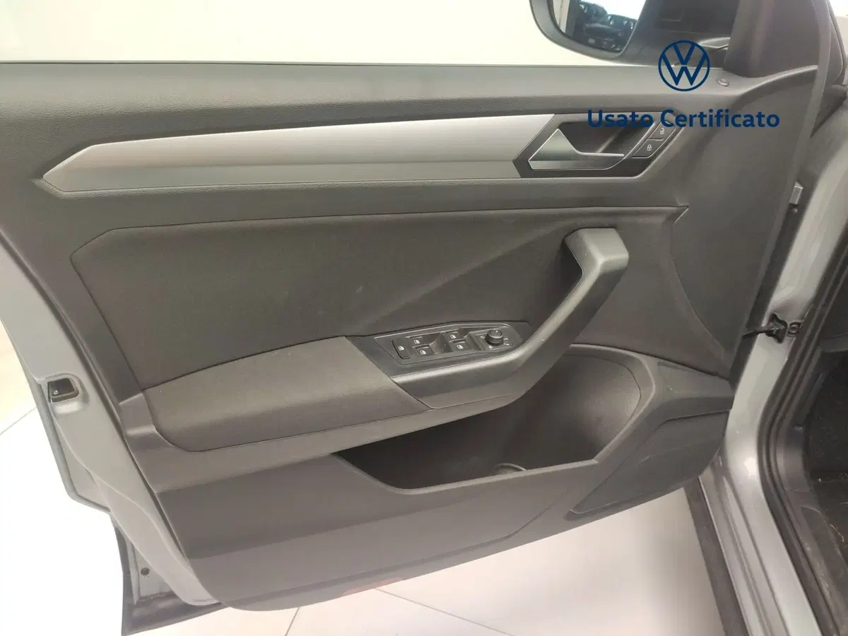 Volkswagen T-Roc usata a Avellino (13)