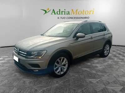Volkswagen Tiguan Allspace 2.0 tdi R-Line 150cv dsg del 2020 usata a Pordenone