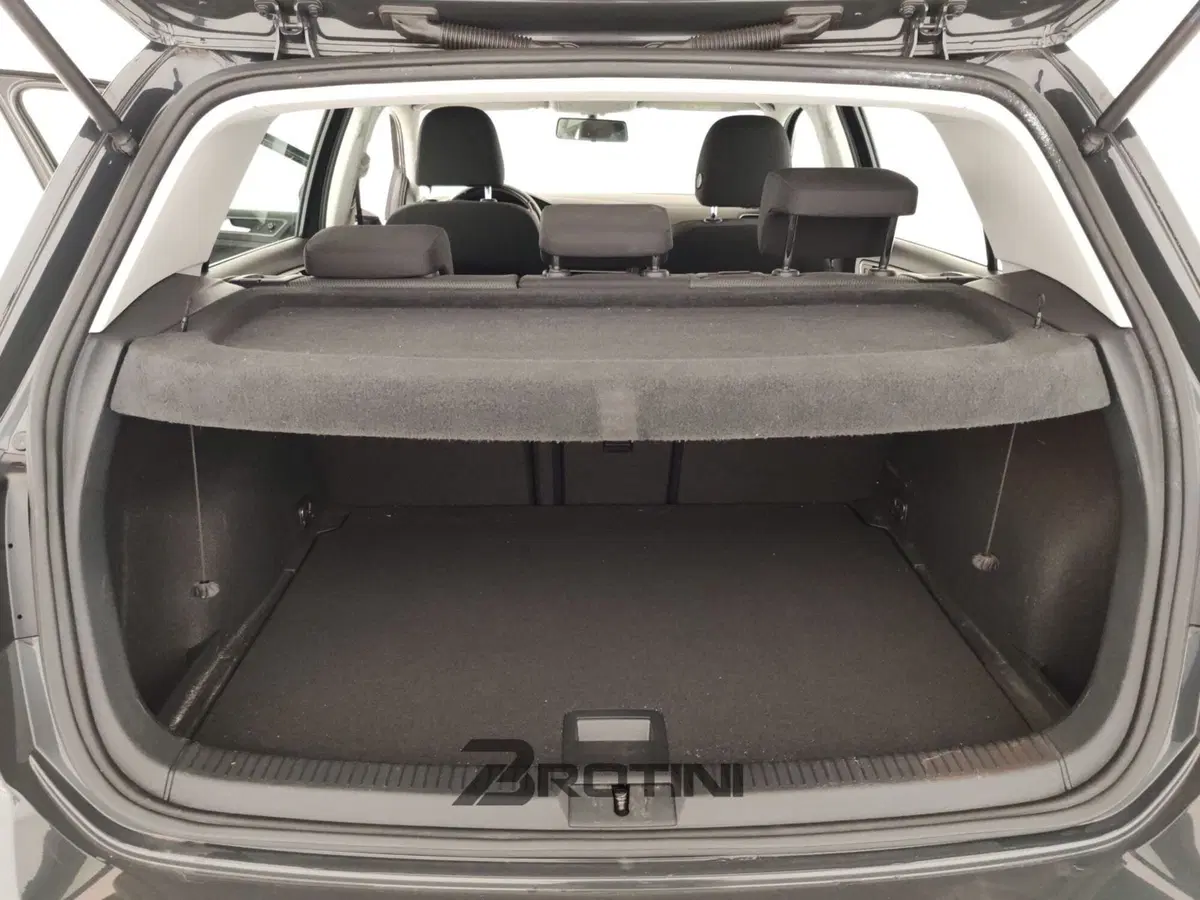 Volkswagen Golf usata a Massa-Carrara (11)