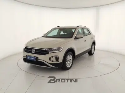 Volkswagen T-Roc 1.0 TSI Life del 2023 usata a Massa